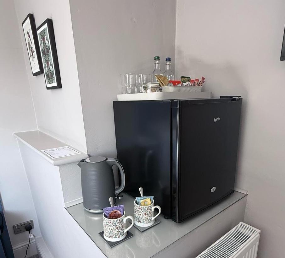 The White Hart Hotel Atworth Ngoại thất bức ảnh