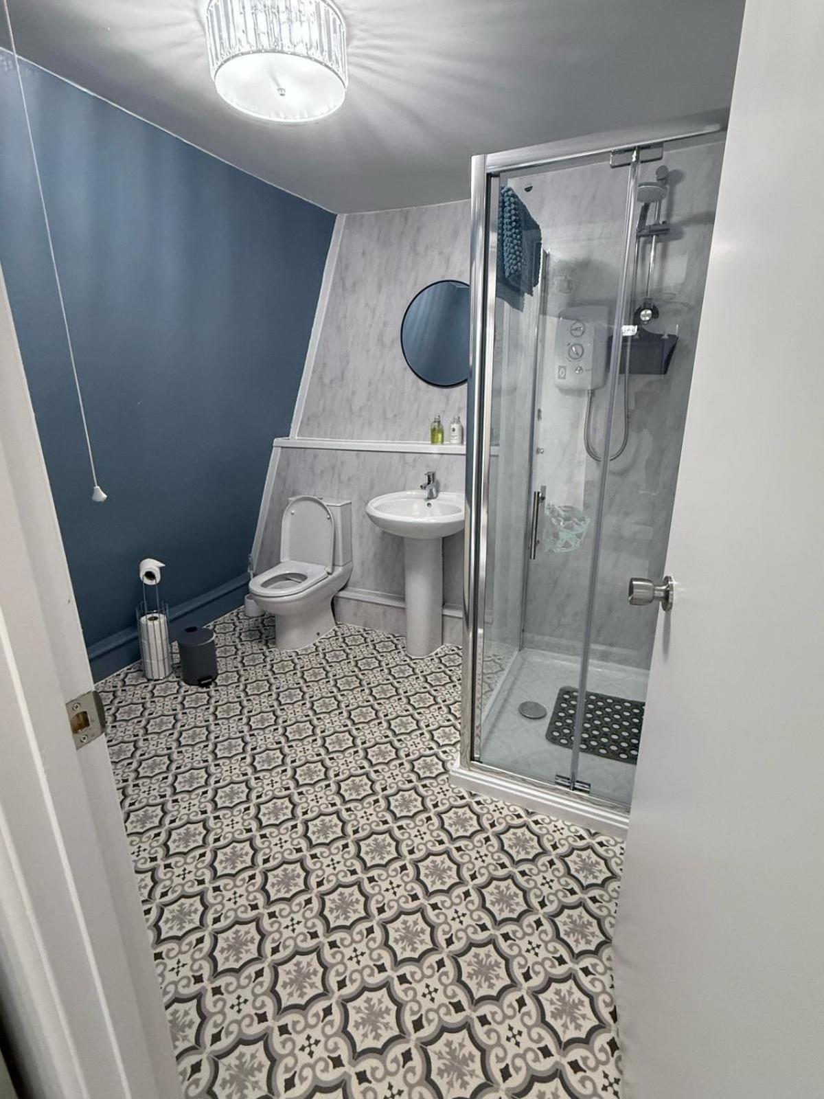 The White Hart Hotel Atworth Ngoại thất bức ảnh