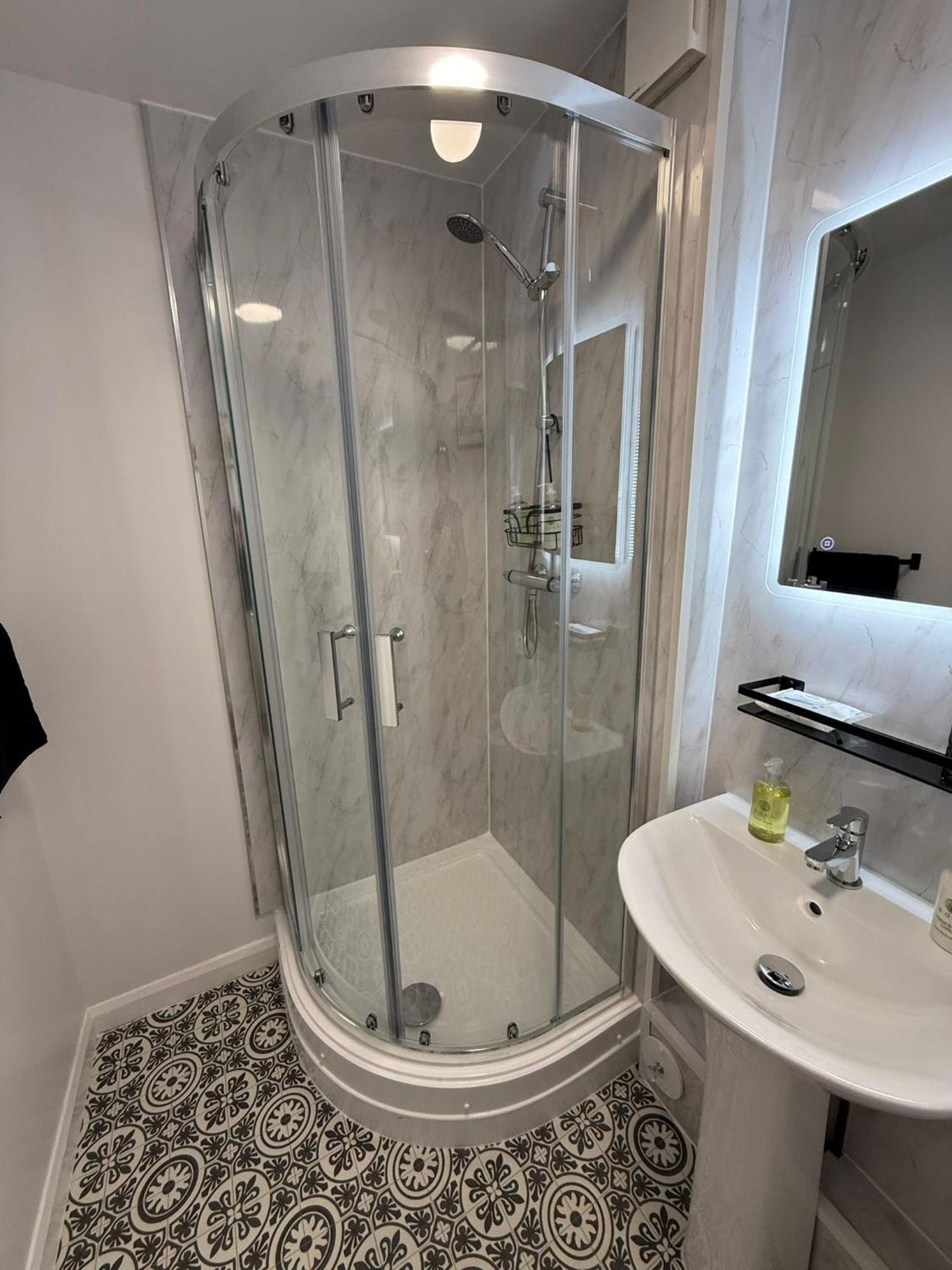 The White Hart Hotel Atworth Ngoại thất bức ảnh